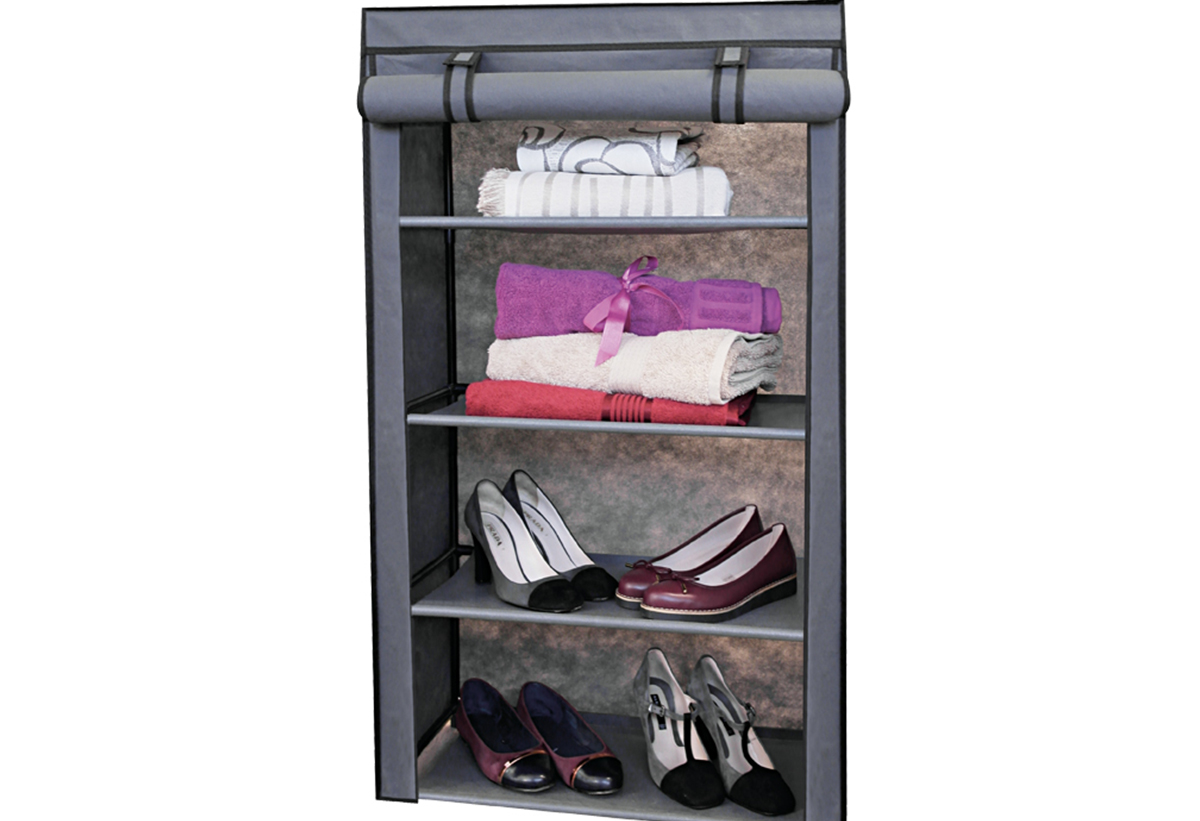 Ζουμ στο εσωτερικό της ντουλάπας